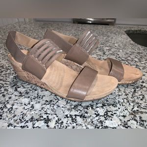 Naturalizer tan cork wedge sz 9.5